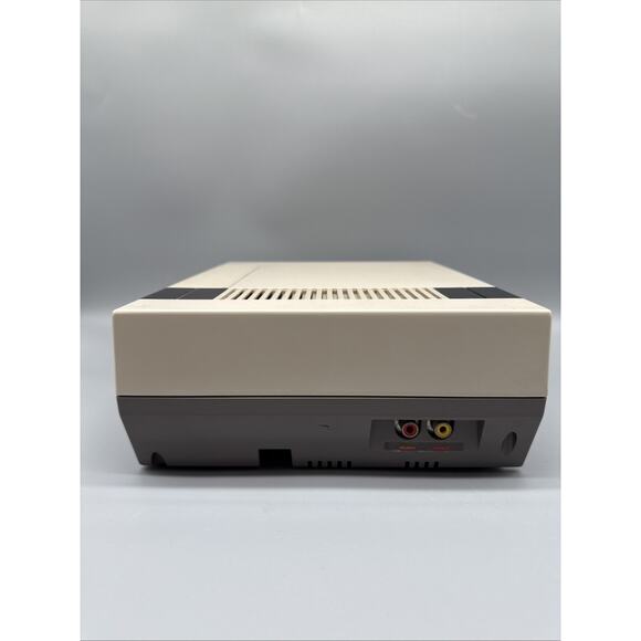 Nintendo NES 001 Entertainment System Console Bundle Tested Clean w Game - Picture 5 of 11